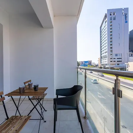 Апартаменти Harbor 102 Stylish 1-bedroom In Ларнака